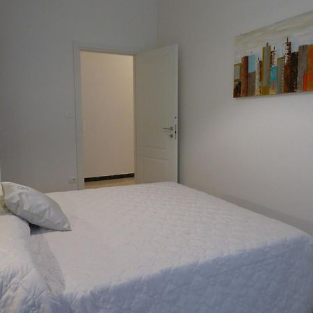 Isola Di Man Apartment Империа Екстериор снимка