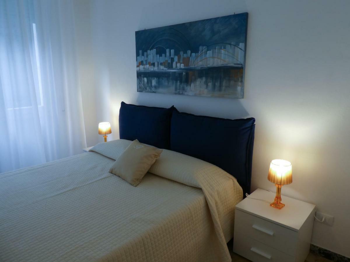 Isola Di Man Apartment Империа Екстериор снимка