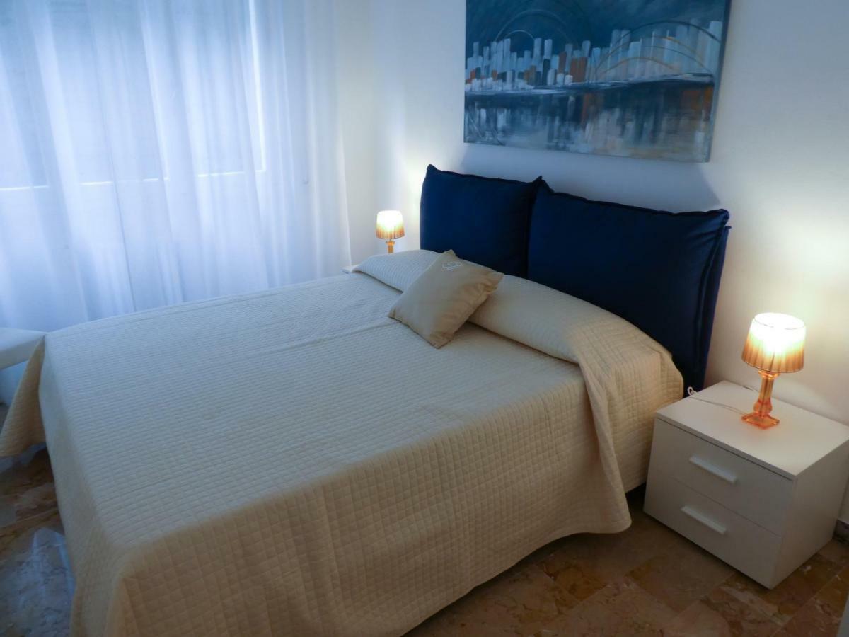 Isola Di Man Apartment Империа Екстериор снимка