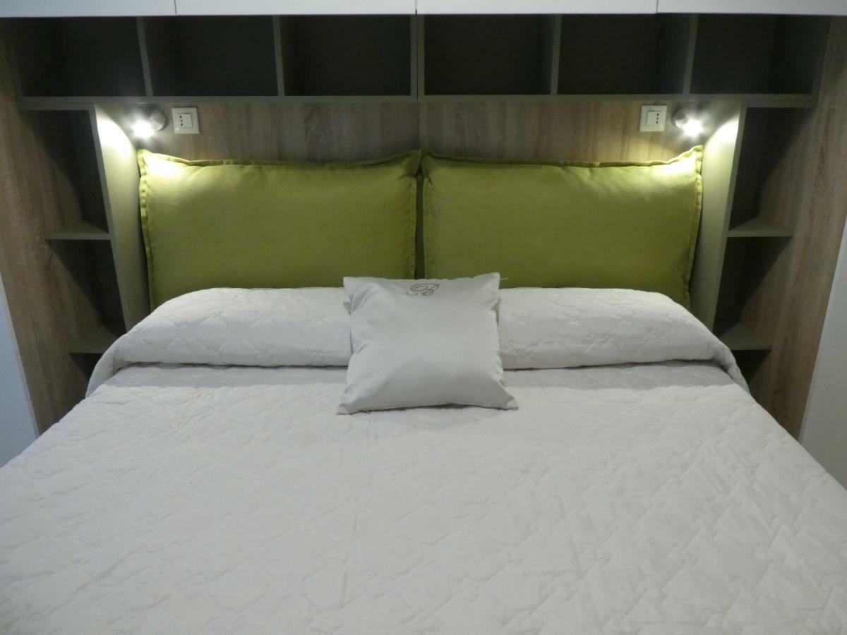 Isola Di Man Apartment Империа Екстериор снимка