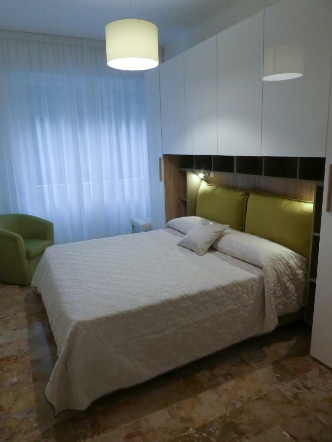 Isola Di Man Apartment Империа Екстериор снимка