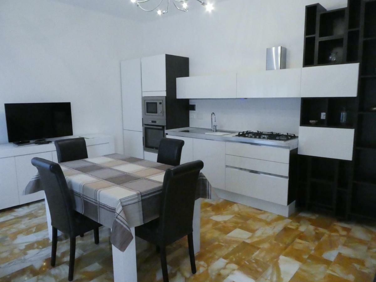 Isola Di Man Apartment Империа Екстериор снимка