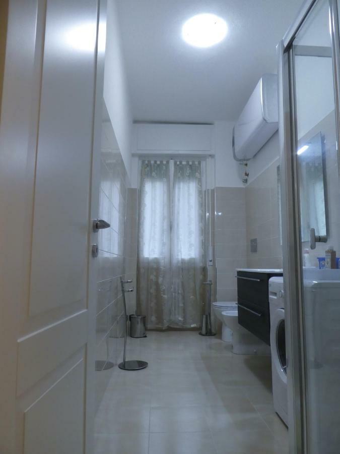 Isola Di Man Apartment Империа Екстериор снимка