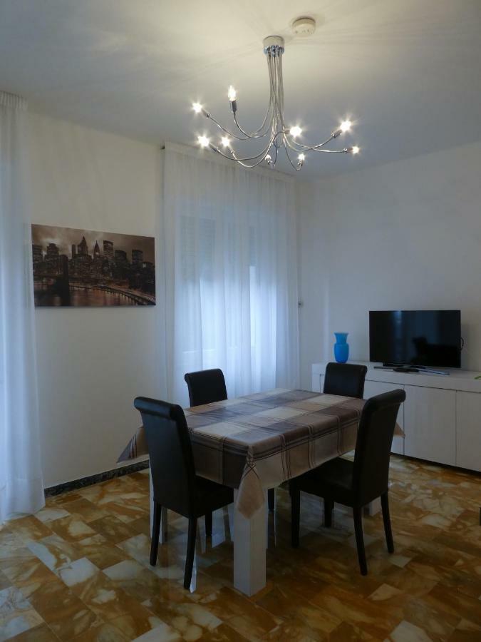 Isola Di Man Apartment Империа Екстериор снимка